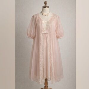 BEAUTIFUL! Vintage 50s Peignoir Set Sheer Lace Slip Nightgown & Robe Blush Pink